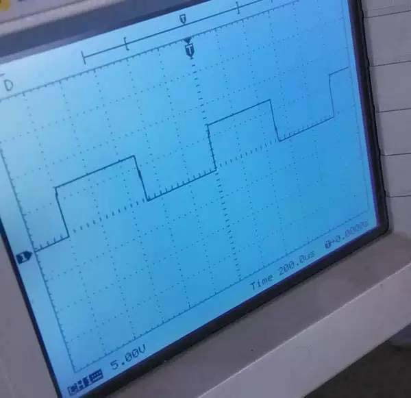 三極管基極接下拉電阻,MOS管接柵極接下拉電阻